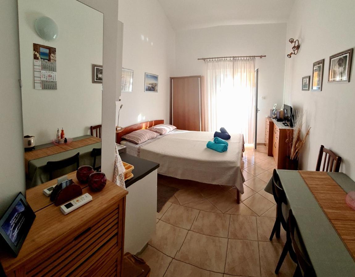Studio Apartman Stara Baška المظهر الخارجي الصورة