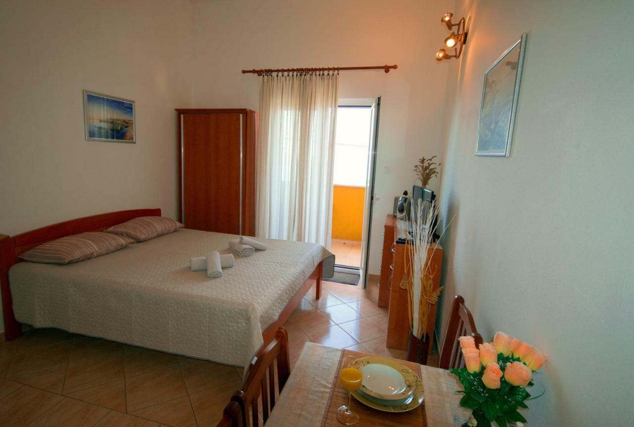 Studio Apartman Stara Baška المظهر الخارجي الصورة
