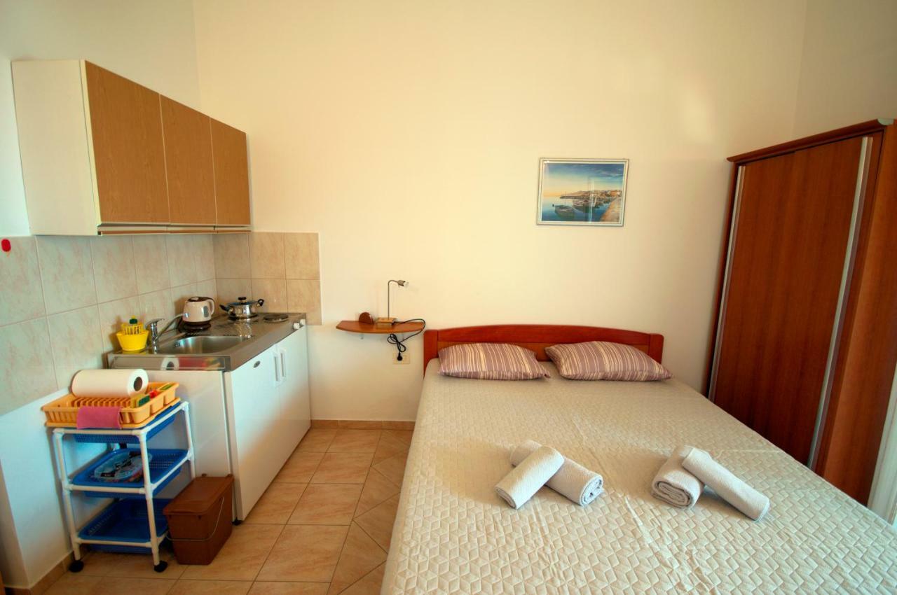Studio Apartman Stara Baška المظهر الخارجي الصورة